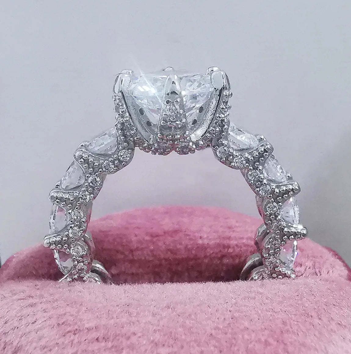 Bague de fiançailles en diamant complet super étincelant pour femmes
