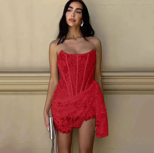 Robe sans bretelles glamour à lacets