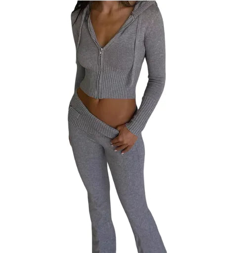 Ensemble deux pièces à capuche tricoté
