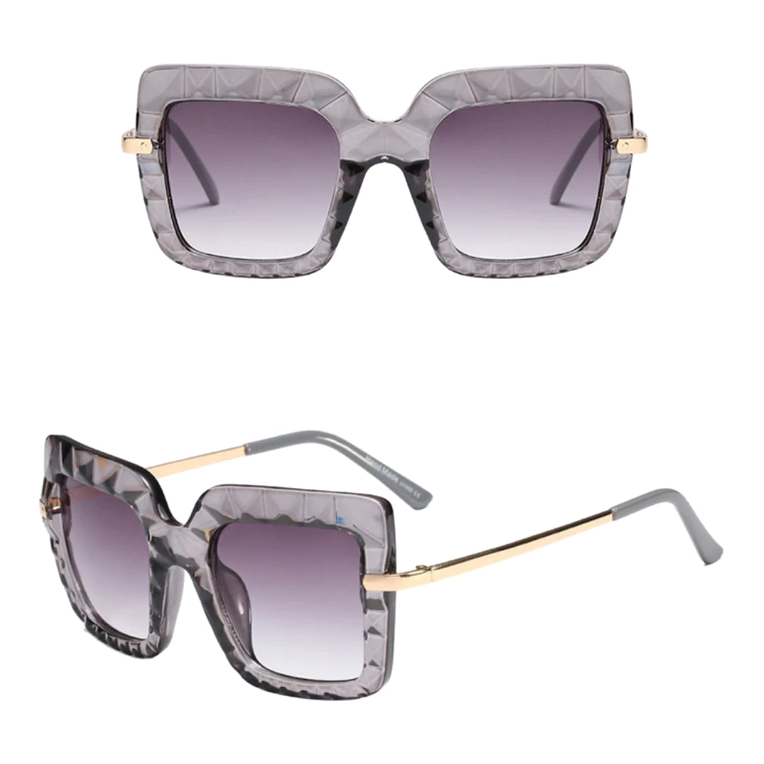 Lunettes de soleil confiantes