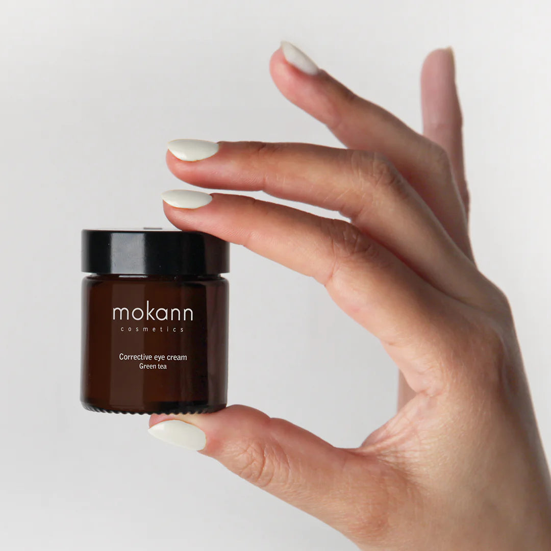 Crème corrective pour les yeux Thé vert à l'acide hyaluronique. Traitement avancé des yeux pour les rides, les cernes, les poches