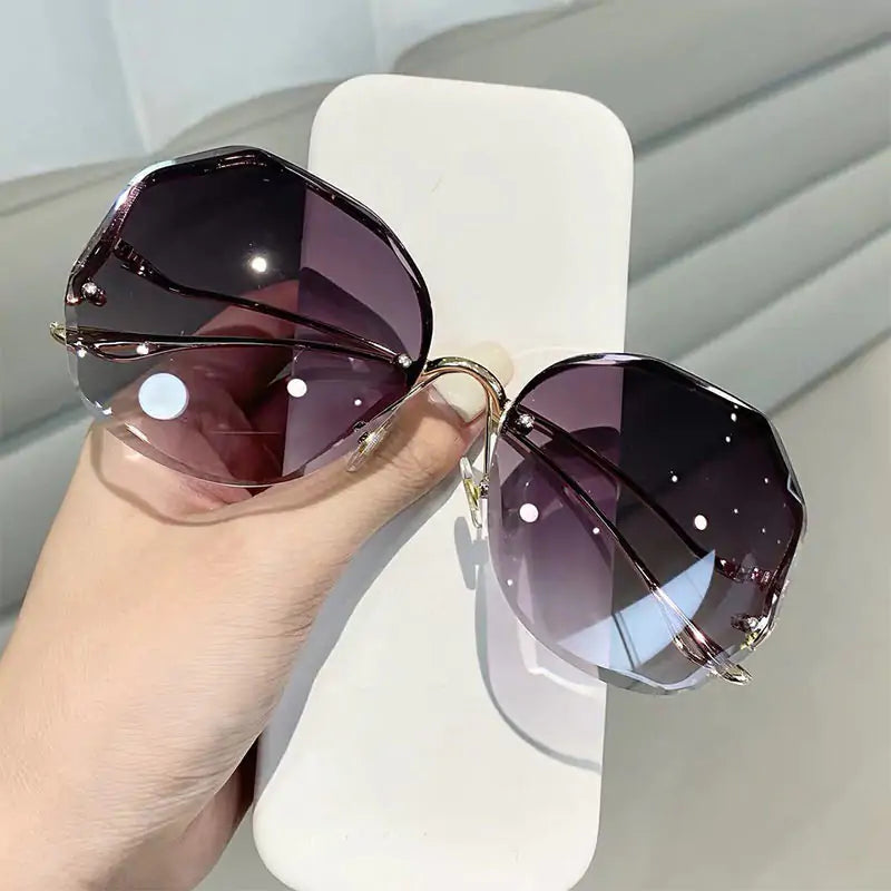Lunettes de soleil à verres taillés
