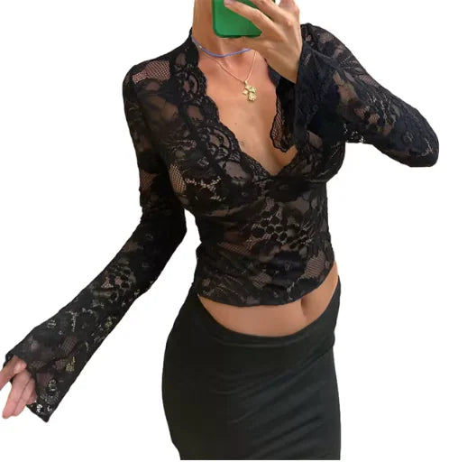 Haut en V profond en dentelle de luxe