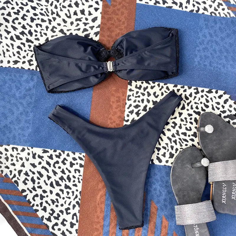 Ensemble de bikini string sans bretelles