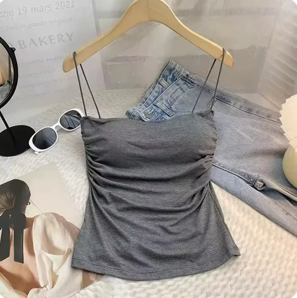 Chic et élégant : Débardeur camisole ajusté sans manches de style coréen pour femme en blanc classique