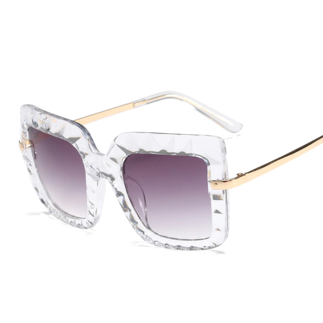 Lunettes de soleil confiantes