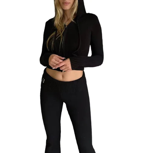 Ensemble deux pièces à capuche tricoté