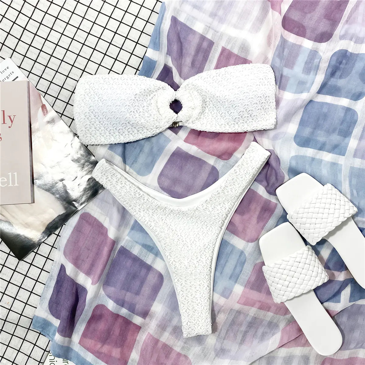 Ensemble de bikini string sans bretelles