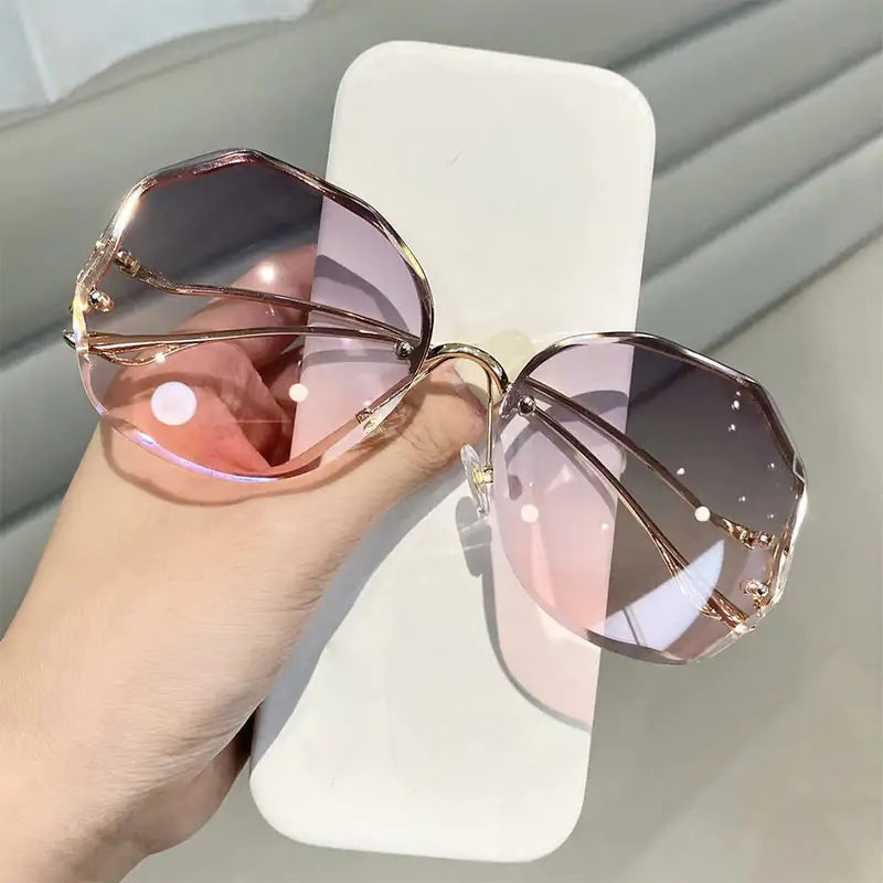 Lunettes de soleil à verres taillés