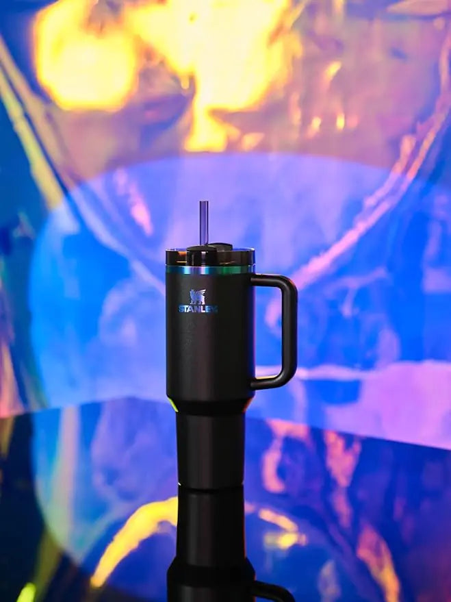 Gobelet isolé sous vide en acier inoxydable Stanley Quencher H2.0 FlowState avec couvercle et paille pour l'eau, le thé glacé ou le café laser noir