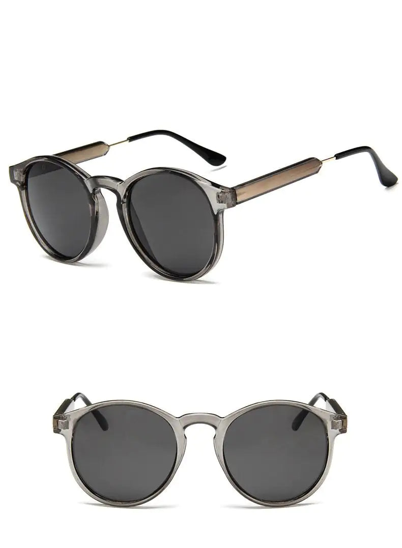 Belles lunettes de soleil avec étui