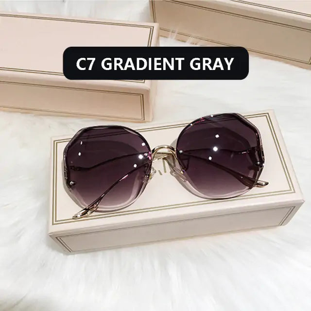 Lunettes de soleil à verres taillés