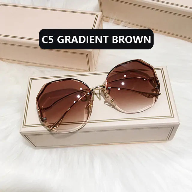 Lunettes de soleil à verres taillés