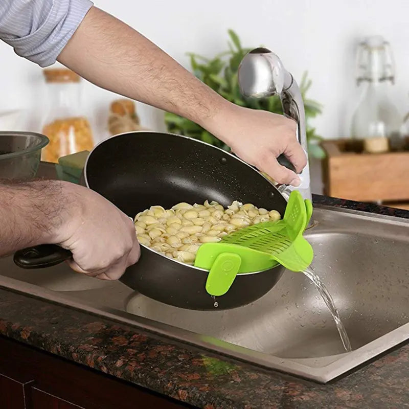 Passoire universelle en silicone à clip