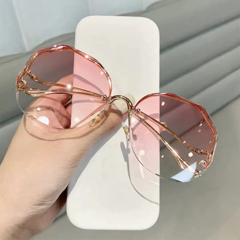 Lunettes de soleil à verres taillés