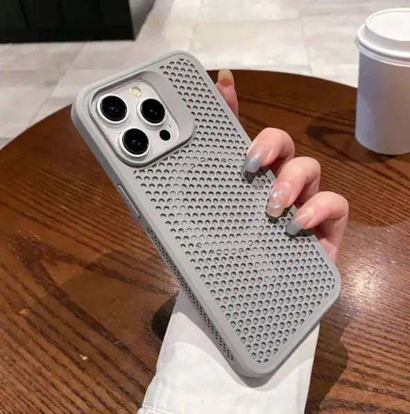 Coque de refroidissement en maille mate ultra-mince pour iPhone - Dissipation de la chaleur et design respirant
